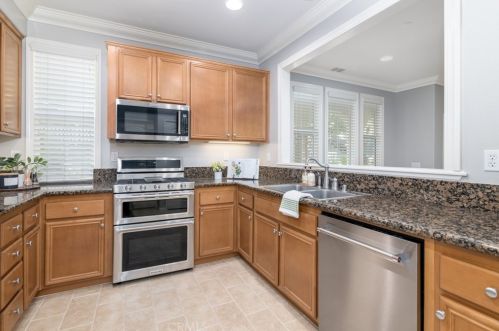 29064 Portland Ct, Temecula CA  92591-7594 exterior