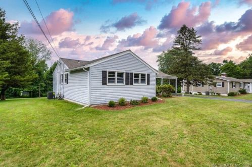 16 Highfield Ln, North Branford, CT 06471-1435