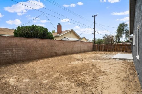 802 Avenue, Lancaster CA 93536 exterior