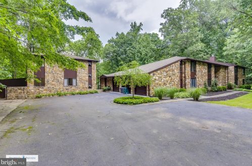 9024 Belcourt Castle Pl, Great Falls, VA 22066-2720