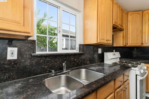 1122 89th Ave, Oakland CA  94621-1120 exterior