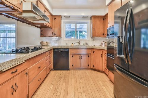 1229 Carmel Dr, Simi Valley CA 93065-4118 exterior