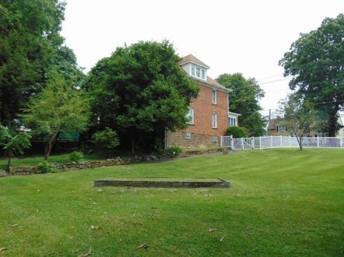 1210 Pittsburgh St, South Connellsville PA  15425-4405 exterior