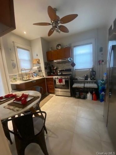 2824 Wellman Ave, Bronx NY  10461-5425 exterior