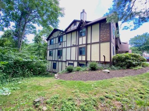 36 Teresa Pl, Bridgeport, CT 06606-2637