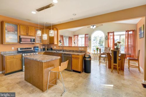 515 Florence Fields Ln, New Castle DE  19720-8752 exterior