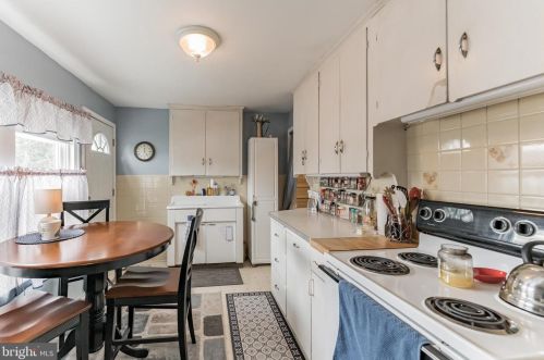 320 Delaware Ave, Lansdale PA 19446-3420 exterior