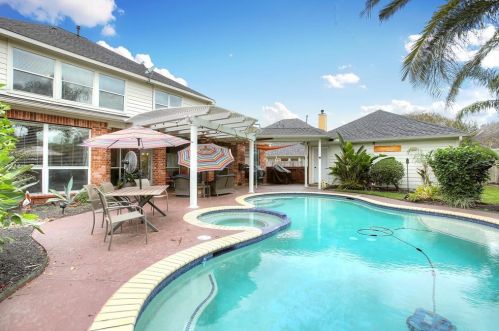 3102 Sea Channel Dr, Taylor Lake Village, TX 77586-1680