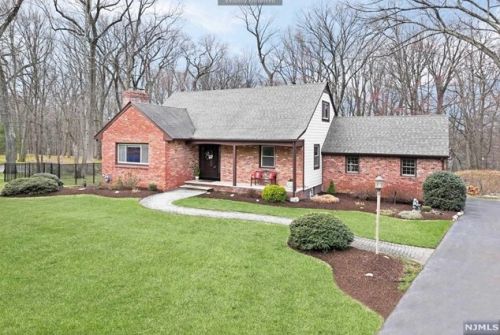 46 Hickory Dr, Oakland, NJ 07436-2519
