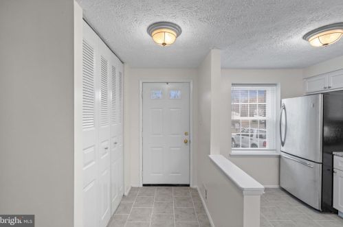 8408 Cedar Falls Ct, Springfield, VA 22153-3852