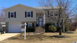 8 Robert Ln, Carlisle, PA 17013-1073