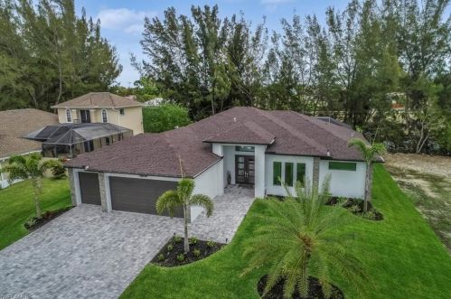2517 17th Pl, Cape Coral, FL 33914-4008