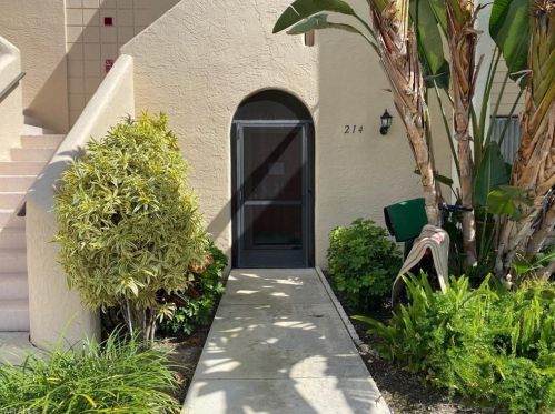 3322 Olympic Dr, Naples, FL 34105-6656