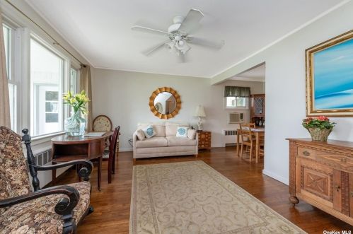 249 Evans Ave, Rockville Centre, NY 11572-3801