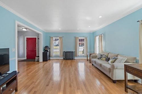 6 Nolan St, Norwalk CT  06850-2525 exterior