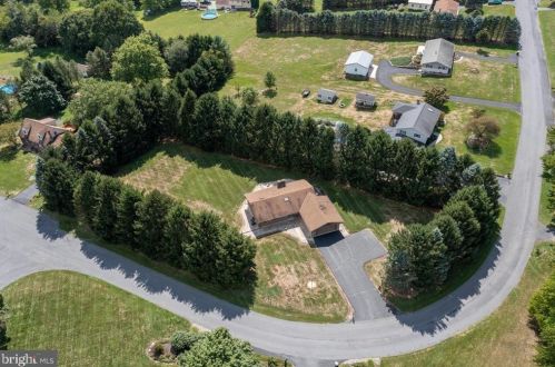 1139 Pecan Ln, Walnutport PA 18088-9444 exterior