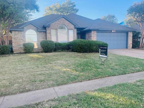 2907 Clairemont Ln, Euless TX  76039-4104 exterior