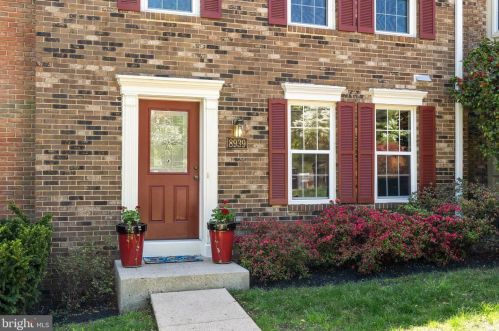 8939 Park Forest Dr, Springfield, VA 22152-2515