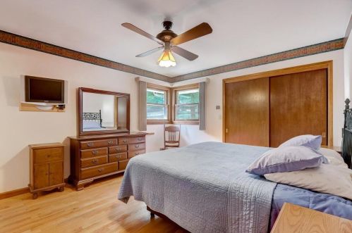 22194 Valley Rd, Waukesha WI  53186-5350 exterior