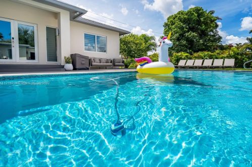235 6th St, Dania Beach FL  33004-4147 exterior