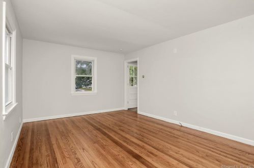 123 Woodland Dr, Milford CT  06460-5029 exterior