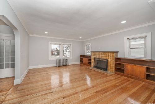 135 Allen St, Hempstead NY  11550-7319 exterior