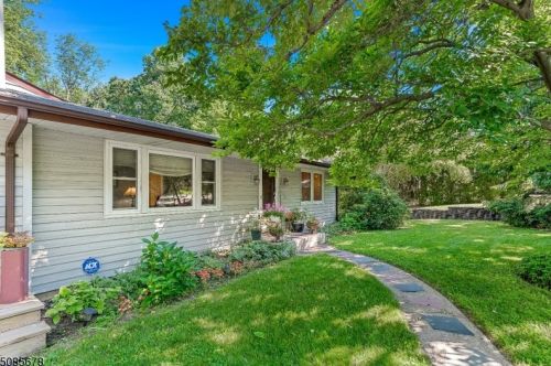 257 Chrystal St, Dover, NJ 07869-1423