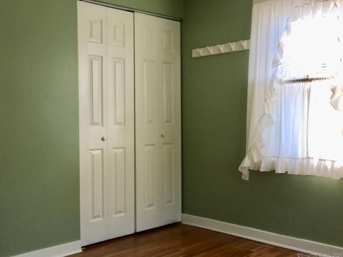 51 Lakeview Ter, Derby CT 06418-1057 exterior