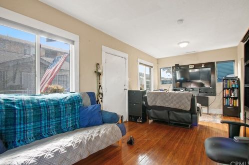 1081 Coronado Ave, Long Beach CA  90804-3820 exterior