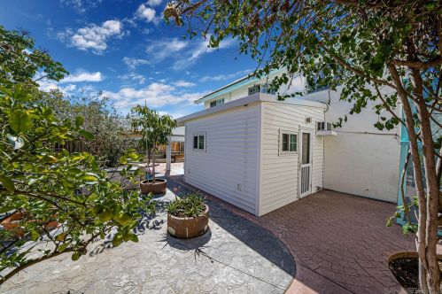 11225 Westonhill Dr, San Diego CA  92126-1447 exterior