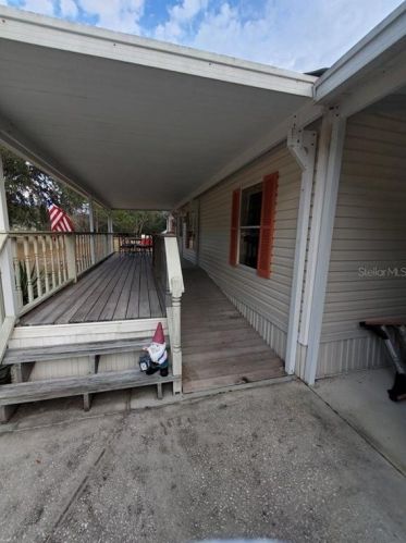 16150 65th Street Rd, Ocklawaha, FL 32179-2936