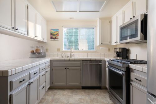 1195 Exeter Dr, Santa Rosa CA  95401-8823 exterior