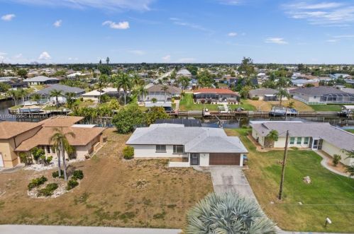 2925 11th Ave, Cape Coral, FL 33904-3906