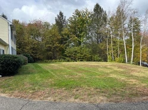 23 Strawberry Ln, Raymond NH  03077-2080 exterior