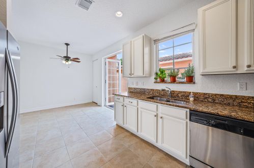 555 Dakota Dr, Jupiter, FL 33458-6500
