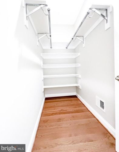 1010 15th St, Washington DC  20003-3213 exterior