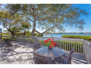 1307 Landings Dr, Sarasota, FL 34231-3220