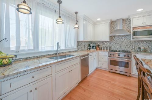 624 Tower Mews, Oakdale NY  11769-2449 exterior