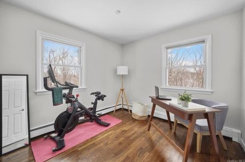 385 Saw Mill River Rd, Yorktown Hgts NY  10598-6131 exterior