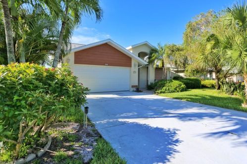 1352 Monarch Cir, Naples FL  34116-6607 exterior