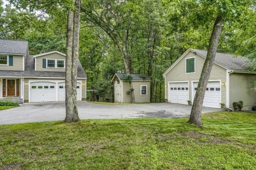 15 Danbury Cir, Amherst NH  03031-2016 exterior