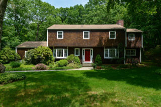 60 Studio Rd, Stamford, CT 06903-4721