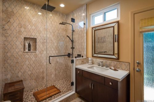 2562 Grandview St, San Diego CA 92110-1031 exterior