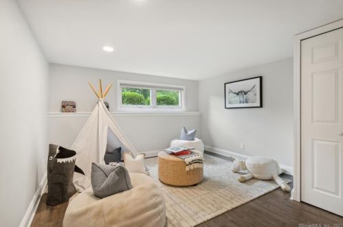 23 Brighton Pl, Stamford CT  06902-2501 exterior