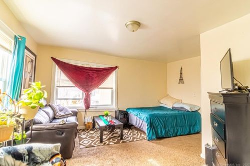 28 Oak St, Norwich CT  06360-5111 exterior