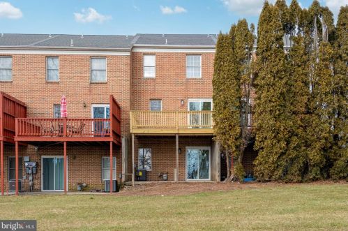 6027 Meade Ct, Harrisburg PA  17112-8546 exterior