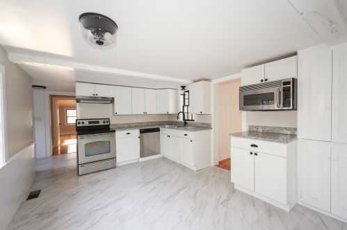 328 2nd Nh Tpke, Hillsboro NH  03244-4614 exterior