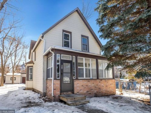 896 6th St, Saint Paul, MN 55106-4504