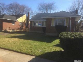196 Kinkel St, Westbury, NY 11590-3904