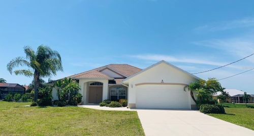 9 Medalist Ter, Placida, FL 33947-2177